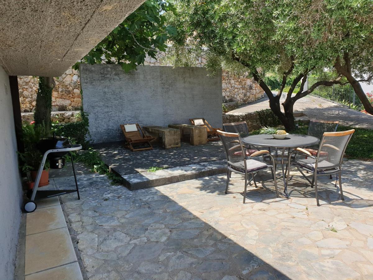 Villa Two Olives Vrbnik Exterior foto
